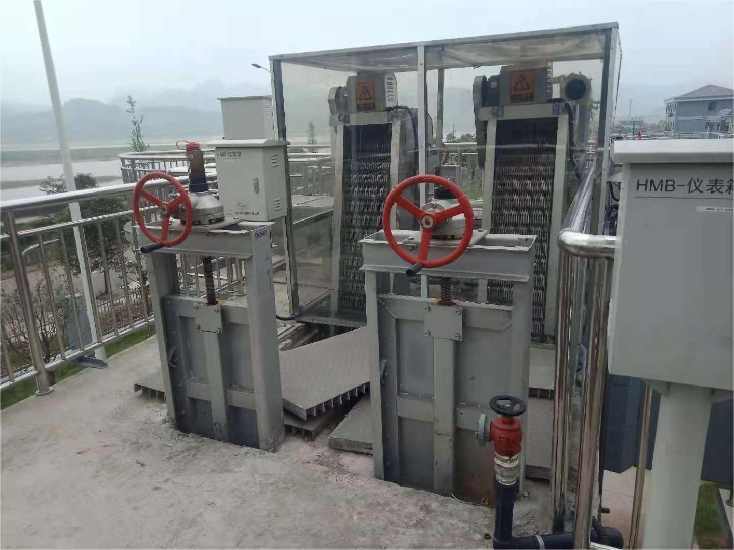 ?山東地衛(wèi)環(huán)?？萍加邢薰敬蛟旄咝Щ剞D(zhuǎn)式格柵除污機(jī)